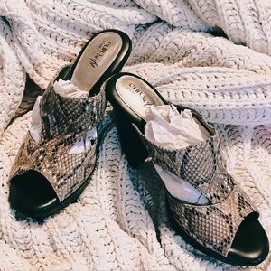 Euro soft snake skin sheep sandals size 9
